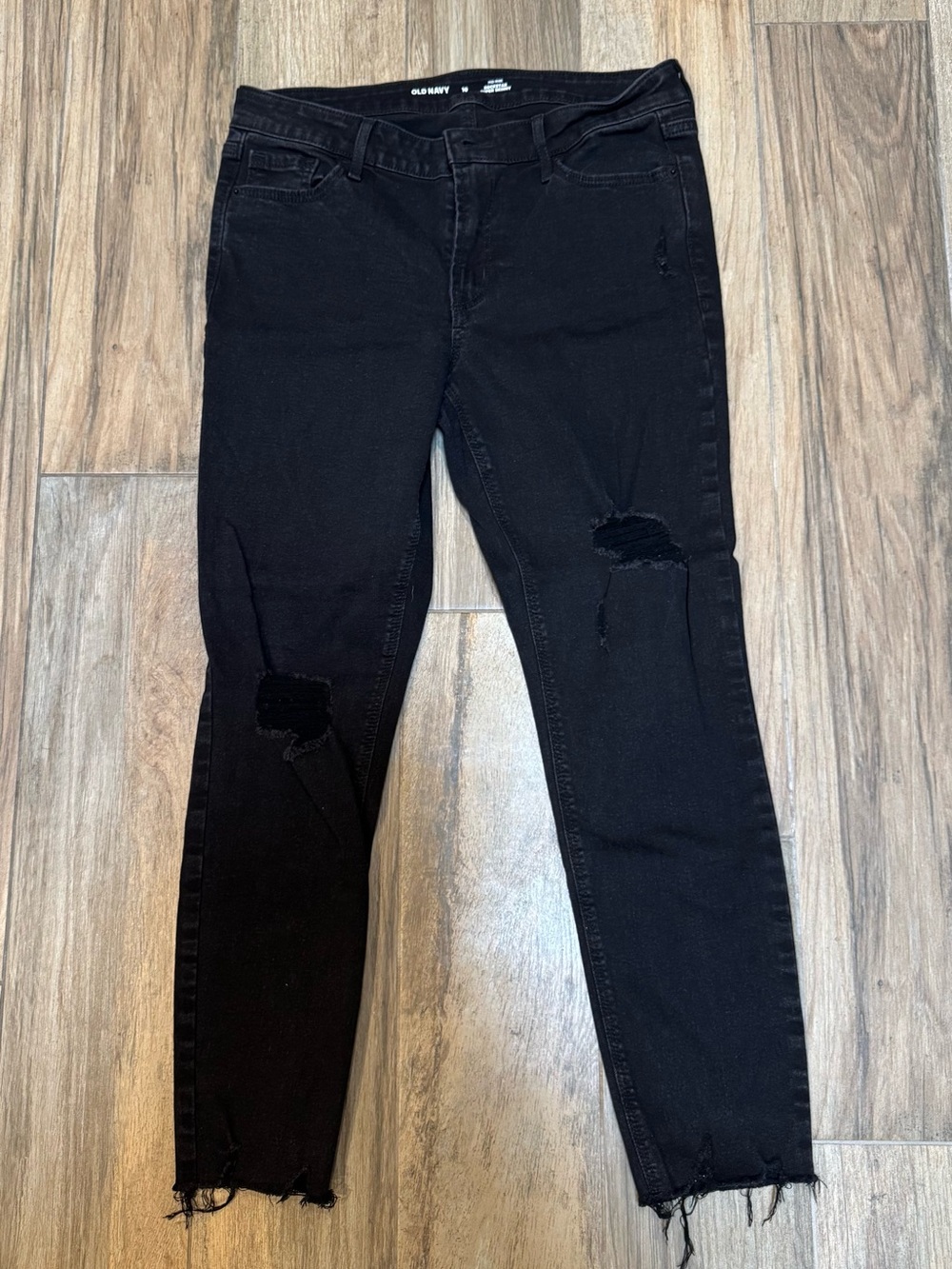Old Navy Women’s Rockstar Super Skinny Distressed Jeans